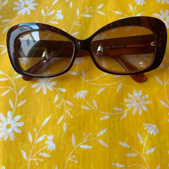 ?️??️ FASHION SUNGLASSES ?️??️ NWOT ??️? - www  display picture 1